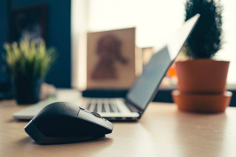 Compare Bluetooth vs Wireless Mouse- 10 Factors To Keep In Mind